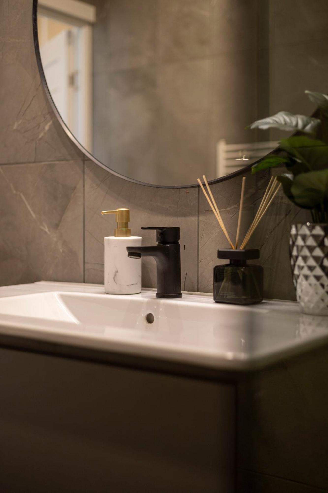 Luxury & Classy Central Apartment With 3Bedrm, 2Bathrm Budapeste Exterior foto
